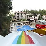 Hotel Pine Valley
