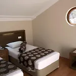 Pine Valley 4*