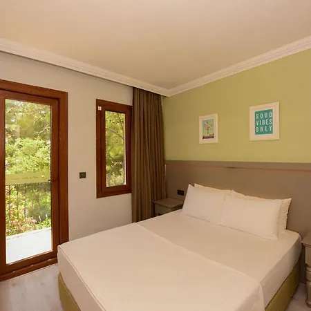 호텔 Pine Valley 4*