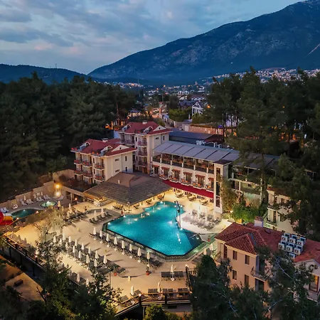 Otel Pine Valley 4*
