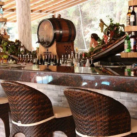 מלון Pine Valley 4*