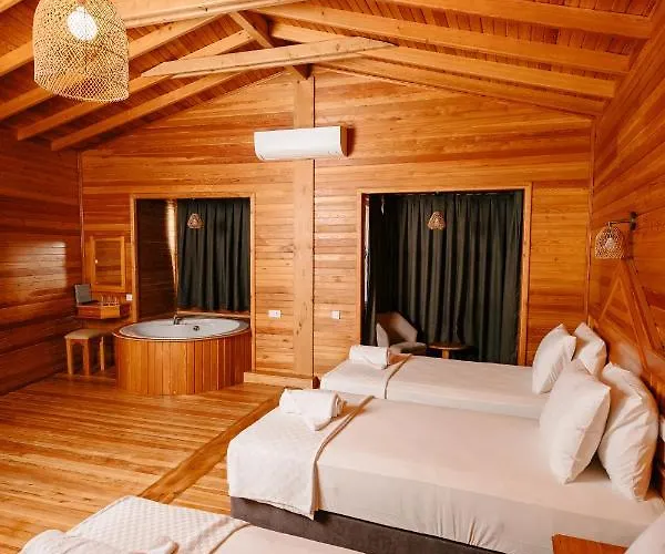 Pine Valley 4*